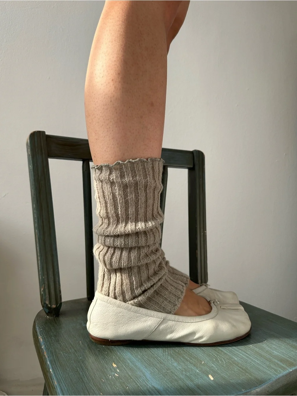 Grey acrylic ribbed knit leg warmers